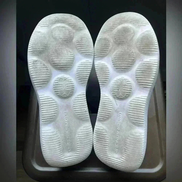 Under Armor running shoes - Picture 3 of 4
